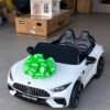 Дитячий двомісний повнопривідний електромобіль Bambi Mercedes-Benz AMG SL63 (MP3) з додатковими коліщадками, білий