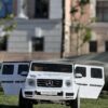 Дитячий повнопривідний електромобіль Bambi Mercedes-Benz AMG G500 (MP3) з додатковими коліщатками, білий