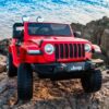 Дитячий електромобіль з пультом керування Bambi Jeep Rubicon (MP3) з багажником, ручкою для транспортування та рухливим капотом, червоний