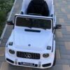Дитячий електромобіль Bambi Mercedes G63 AMG (MP3) з ручкою для транспортування, білий