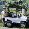 Дитячий двомісний повнопривідний електромобіль Bambi Toyota Land Cruiser (MP3) з ручкою для транспортування та багажником, білий