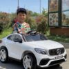 Дитячий повнопривідний електромобіль Bambi Mercedes Biturbo Sport (MP3) з ручкою для транспортування, білий