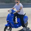 Дитячий швидкісний електромотоцикл Bambi Vespa SXL125 Sport (MP3), до 70 кг, до 20 км, блакитний