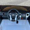 Дитячий двомісний електромобіль Bambi Toyota Tundra (MP3) з багажником та ручкою для транспортування, білий