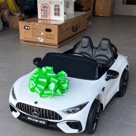 Дитячий двомісний повнопривідний електромобіль Bambi Mercedes-Benz AMG SL63 (MP3) з додатковими коліщадками, білий