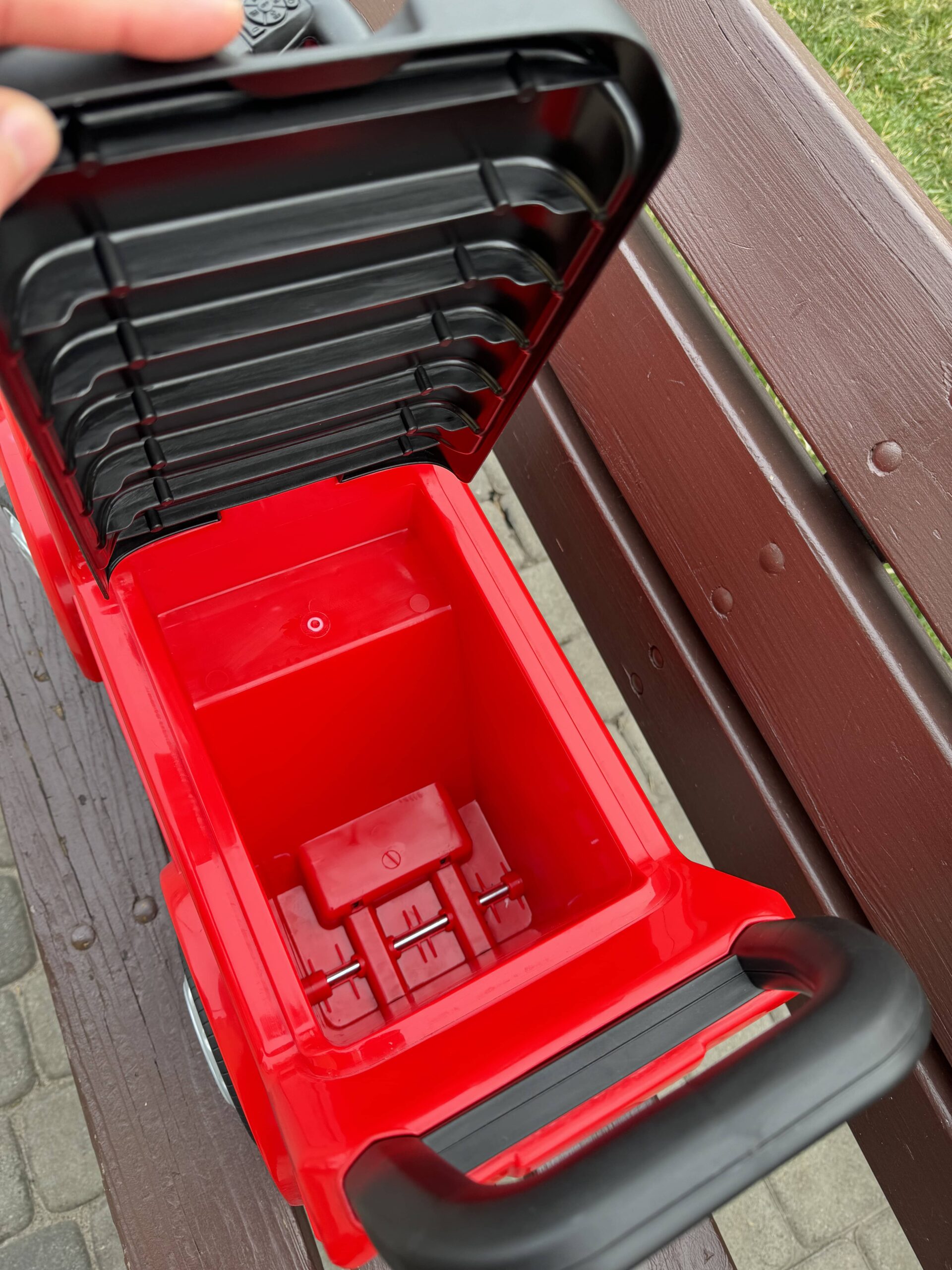 Дитячий толокар Bambi Mercedes Antos Truck Power з багажником та ручкою для транспортування, червоний