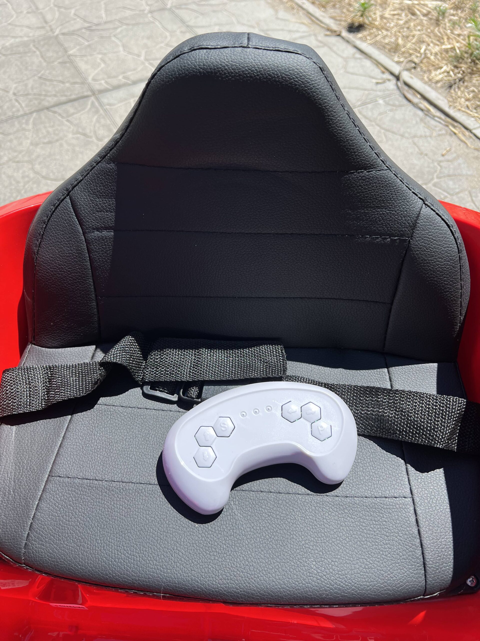 Детский полноприводный электромобиль Bambi Lexus, красный, красный