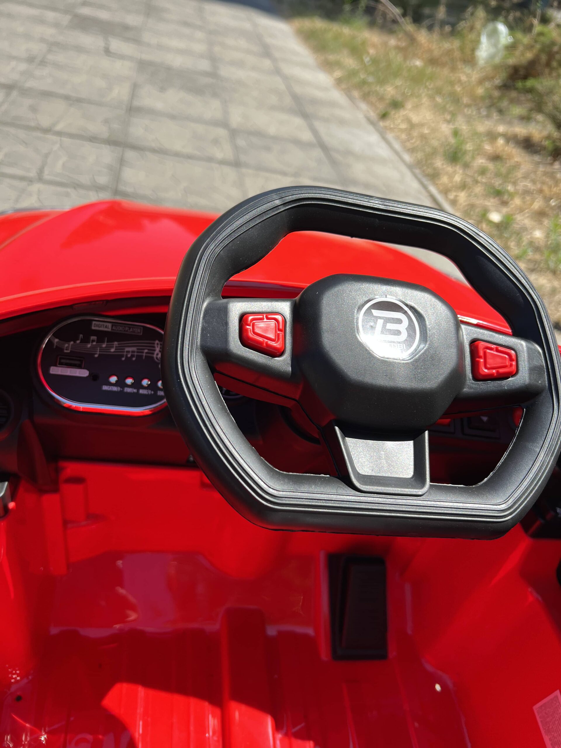 Детский полноприводный электромобиль Bambi Lexus, красный, красный