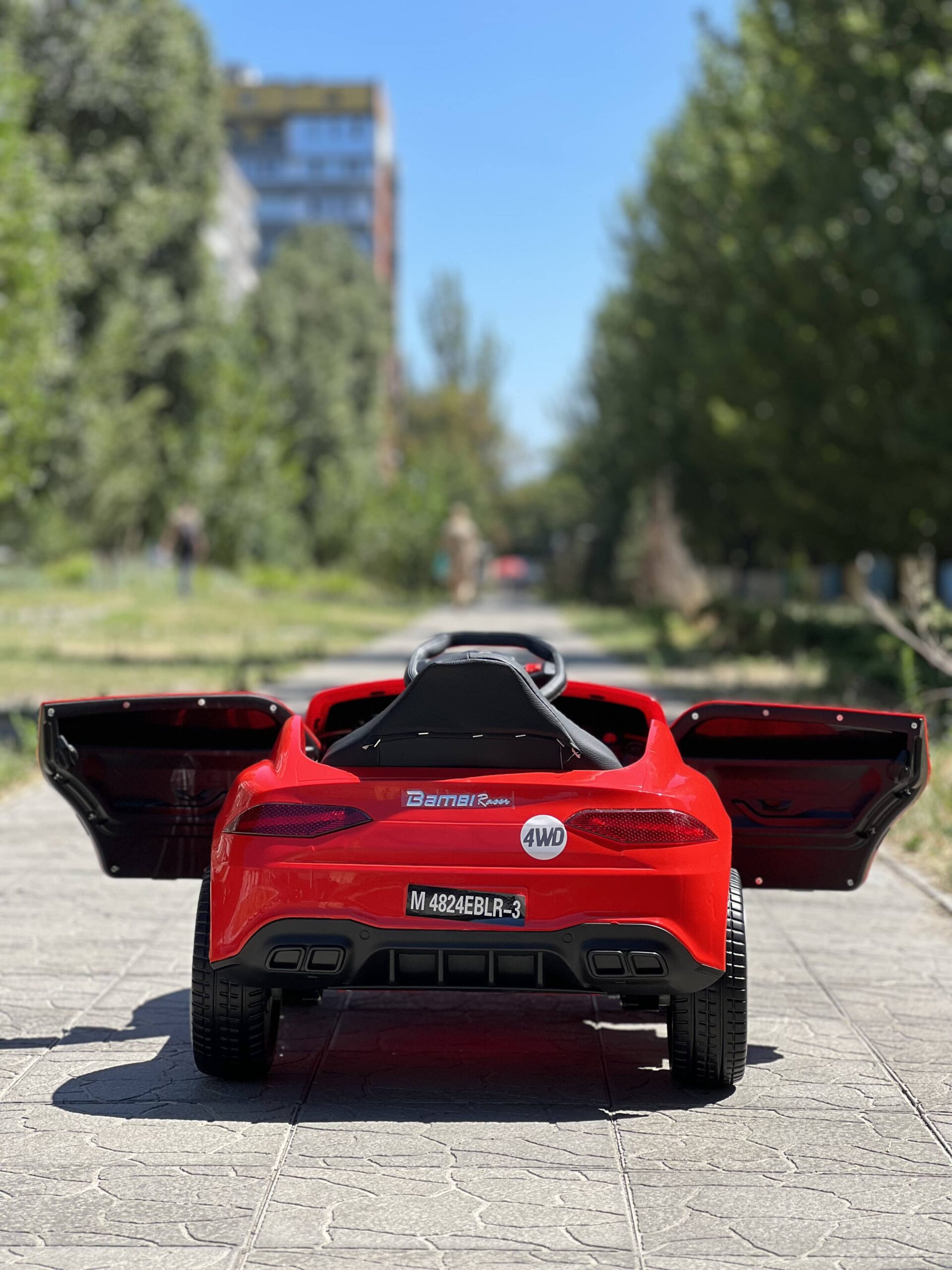 Детский полноприводный электромобиль Bambi Lexus, красный, красный