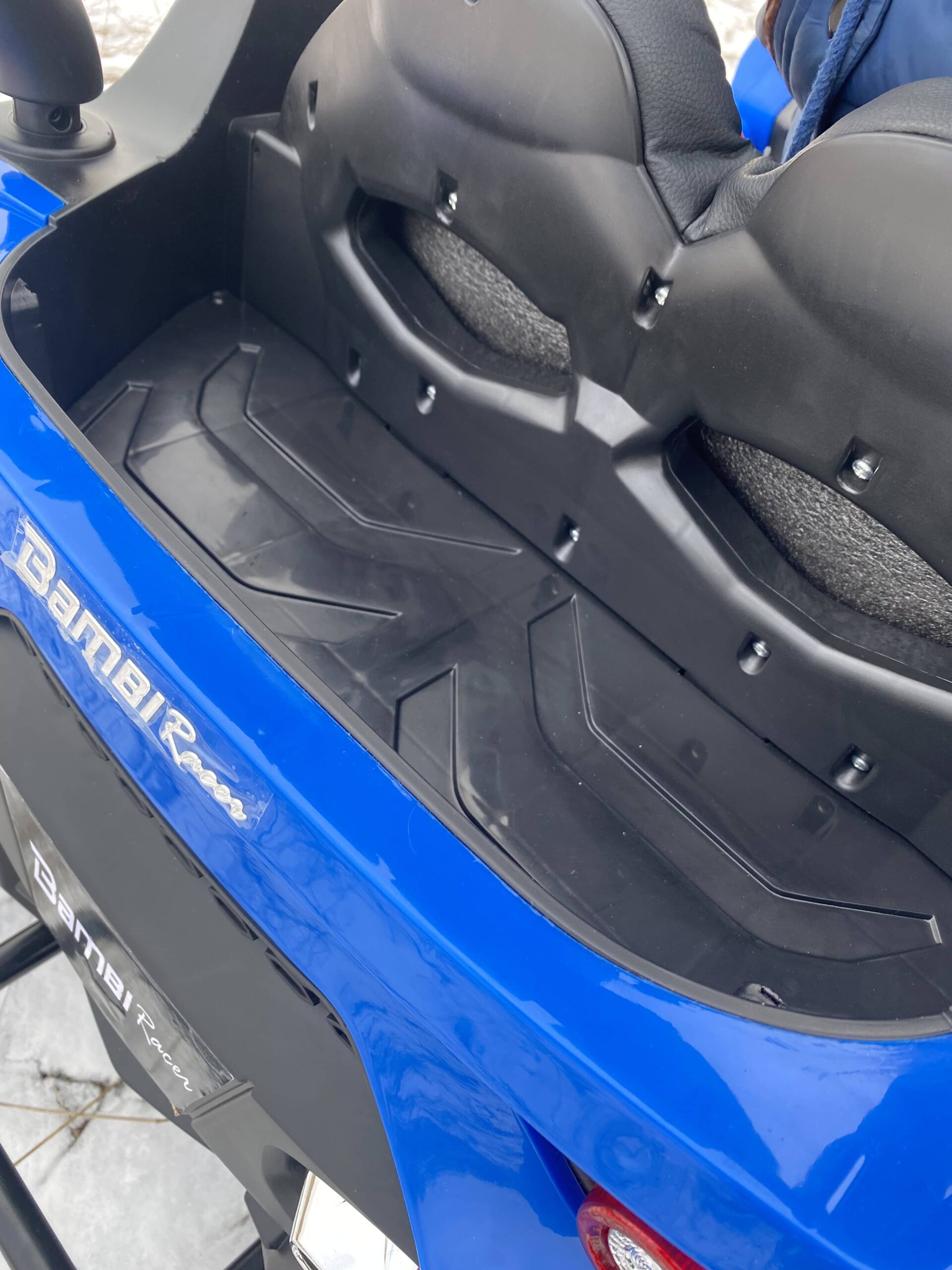 Детский полноприводный электромобиль Bambi Buggy GForce 200 с кондиционером и ручкой для транспортировки, до 60 кг, до 8 км, голубой