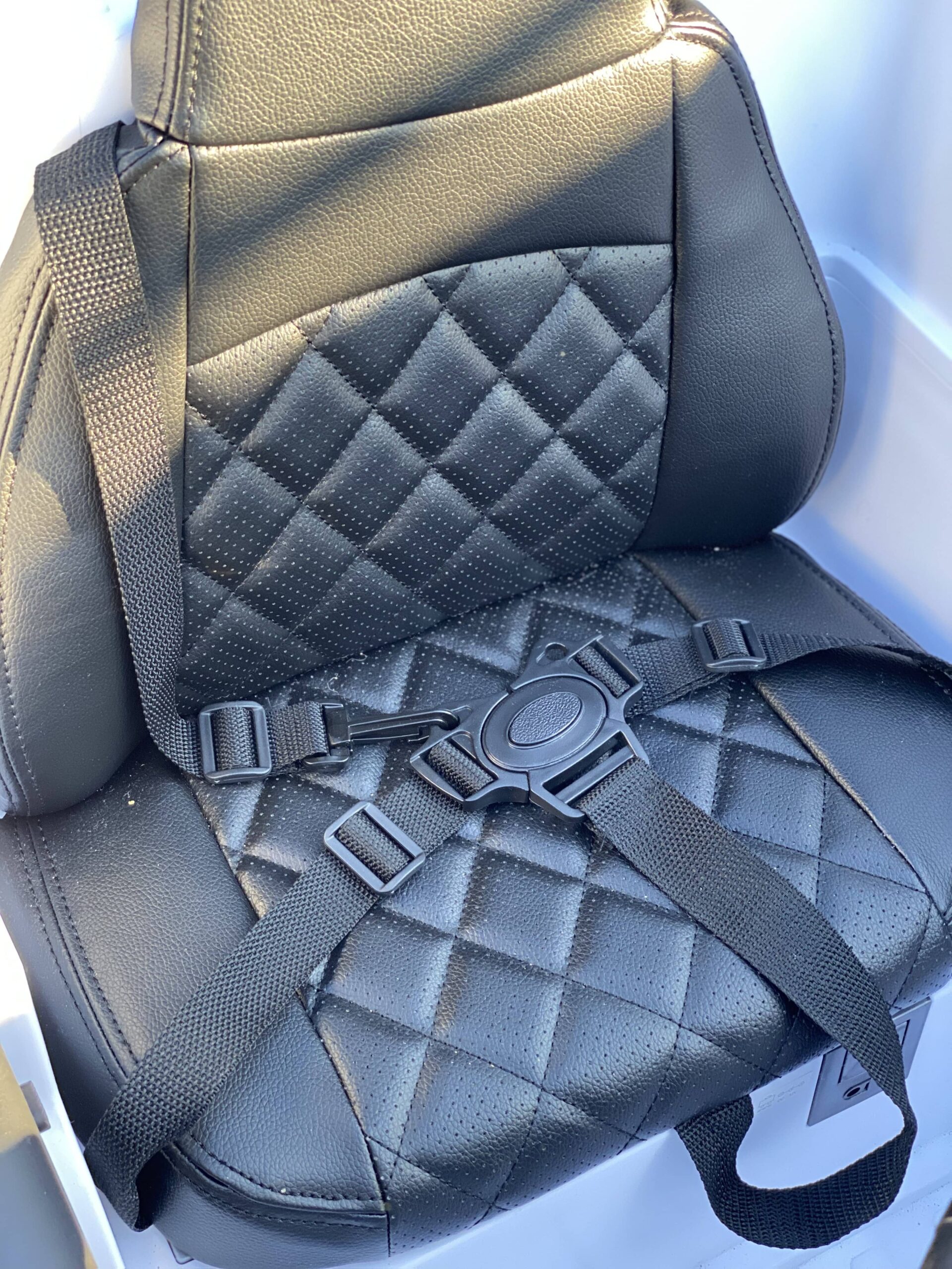 Дитячий електромобіль Bambi Mercedes G63 AMG (MP3) з ручкою для транспортування, білий