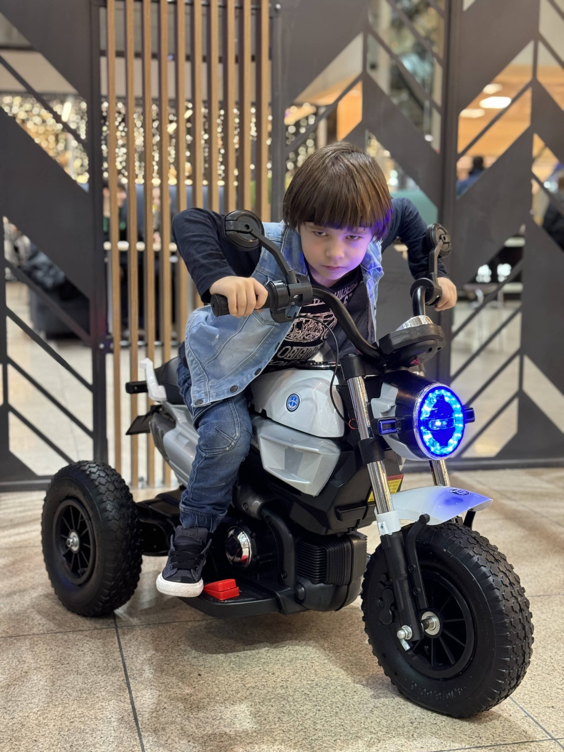 Детский электромотоцикл Bambi BMW R nineT Pure NEW (MP3) трехколесный с резиновыми колесами, белый