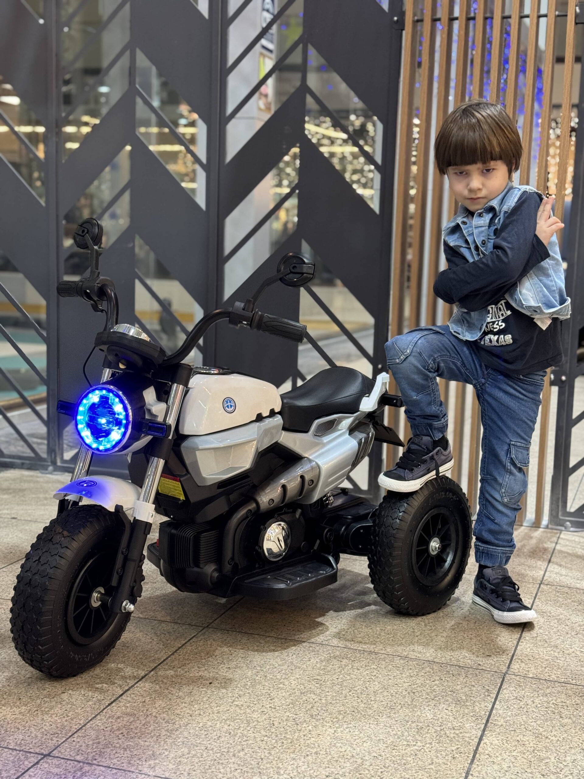 Детский электромотоцикл Bambi BMW R nineT Pure NEW (MP3) трехколесный с резиновыми колесами, белый