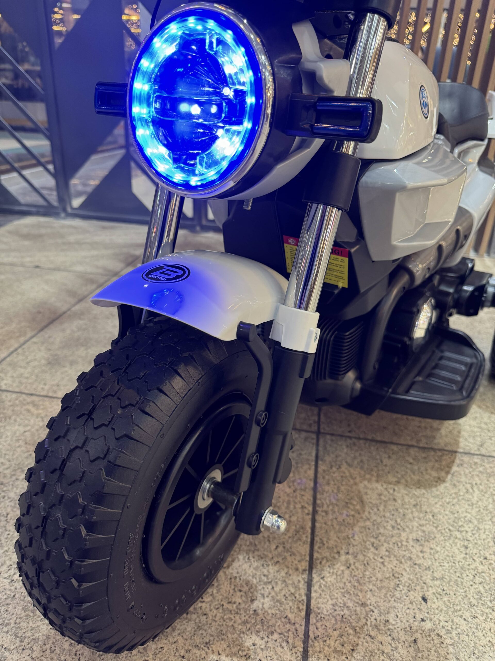 Детский электромотоцикл Bambi BMW R nineT Pure NEW (MP3) трехколесный с резиновыми колесами, белый