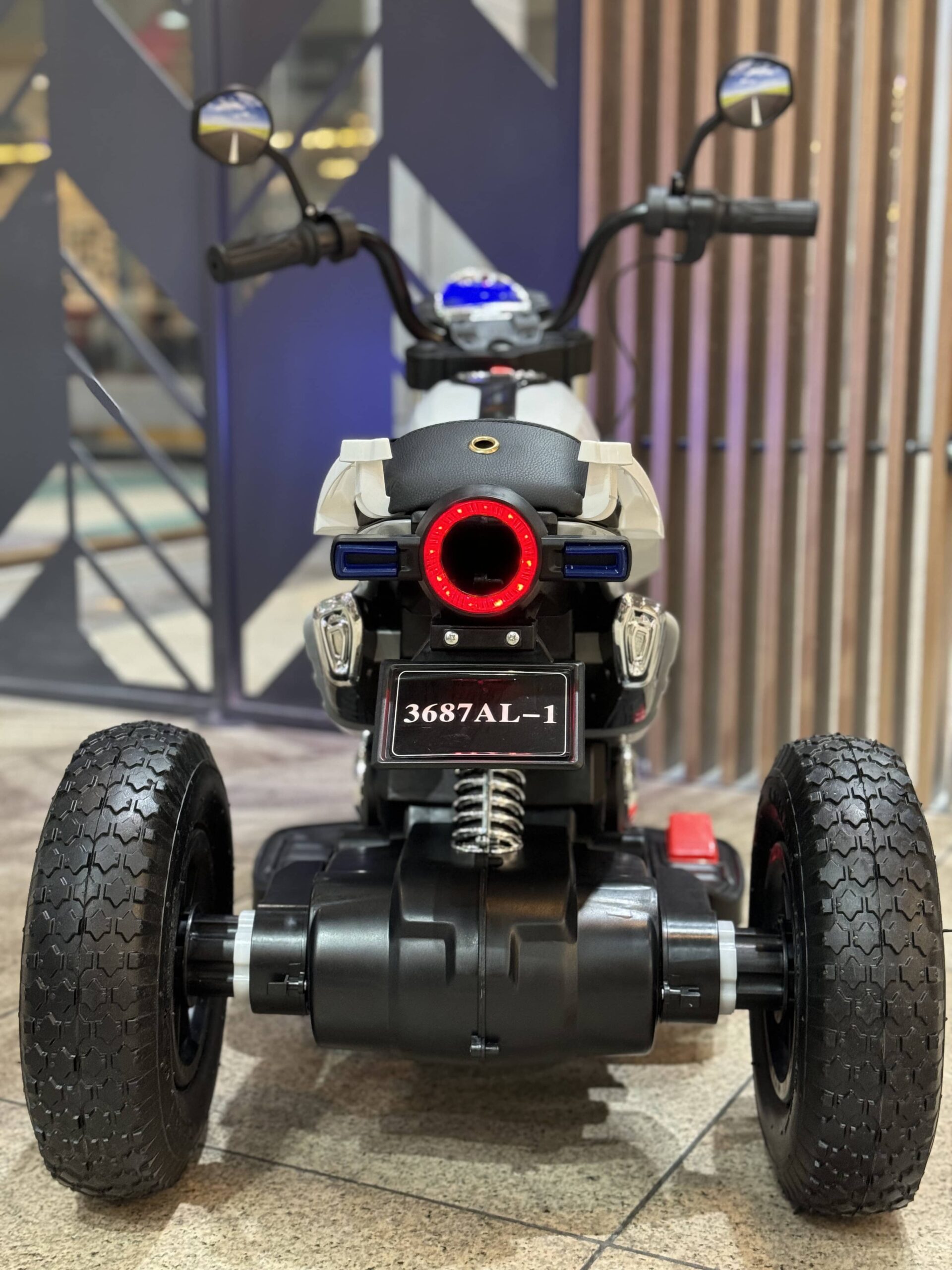 Детский электромотоцикл Bambi BMW R nineT Pure NEW (MP3) трехколесный с резиновыми колесами, белый