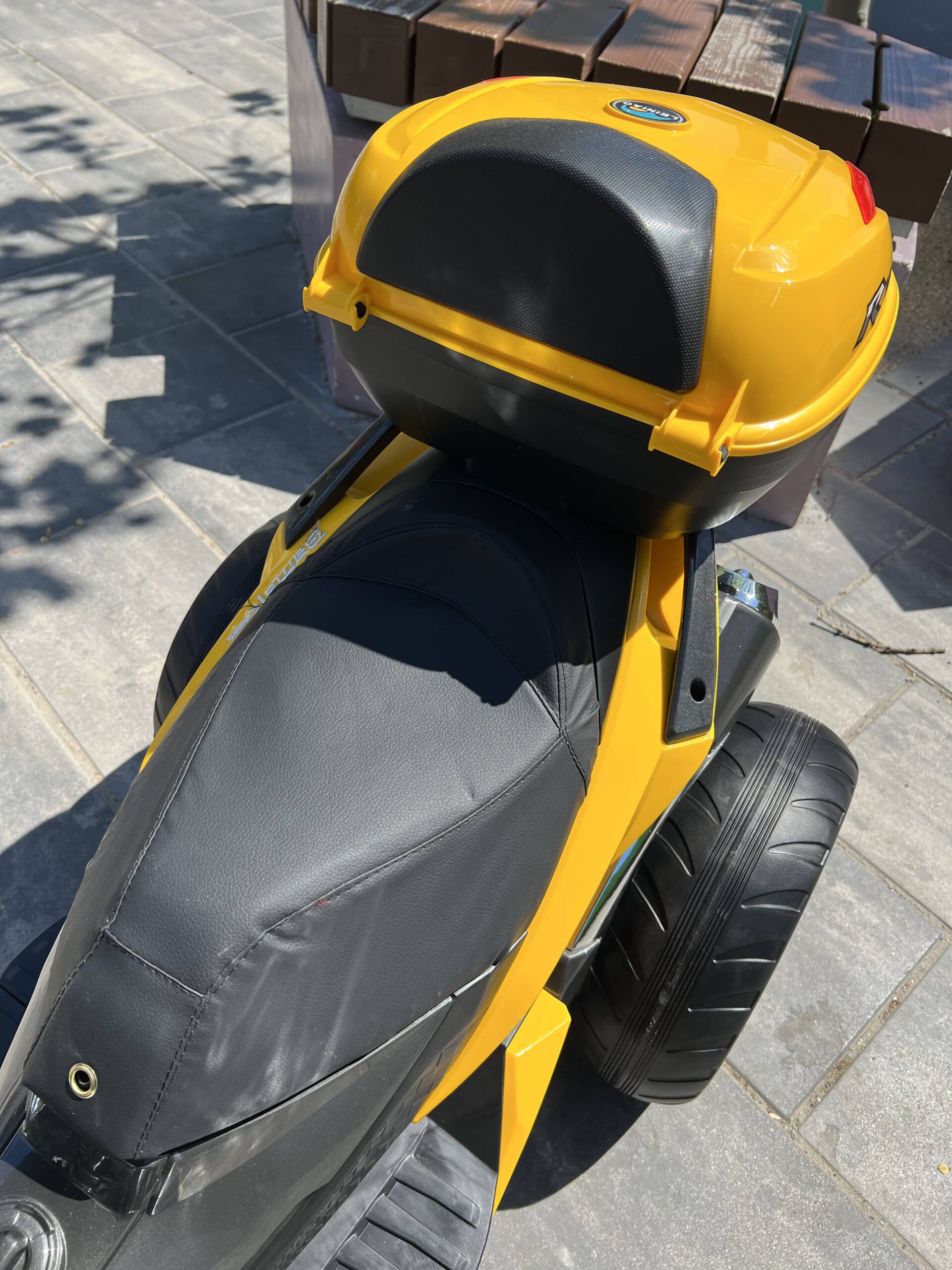 Дитячий триколісний електромотоцикл Bambi BMW R (MP3) з багажником, жовтий