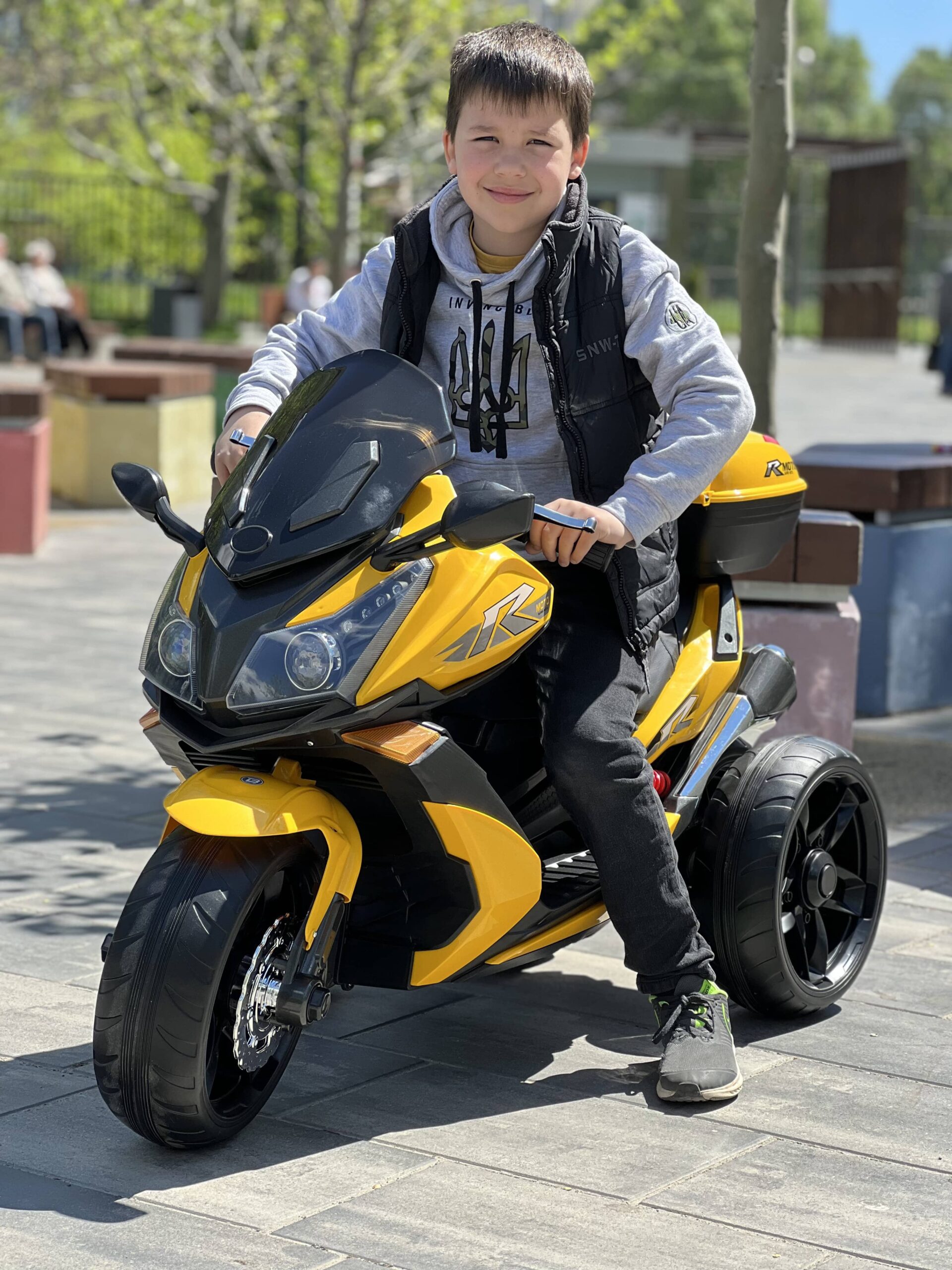 Дитячий триколісний електромотоцикл Bambi BMW R (MP3) з багажником, жовтий