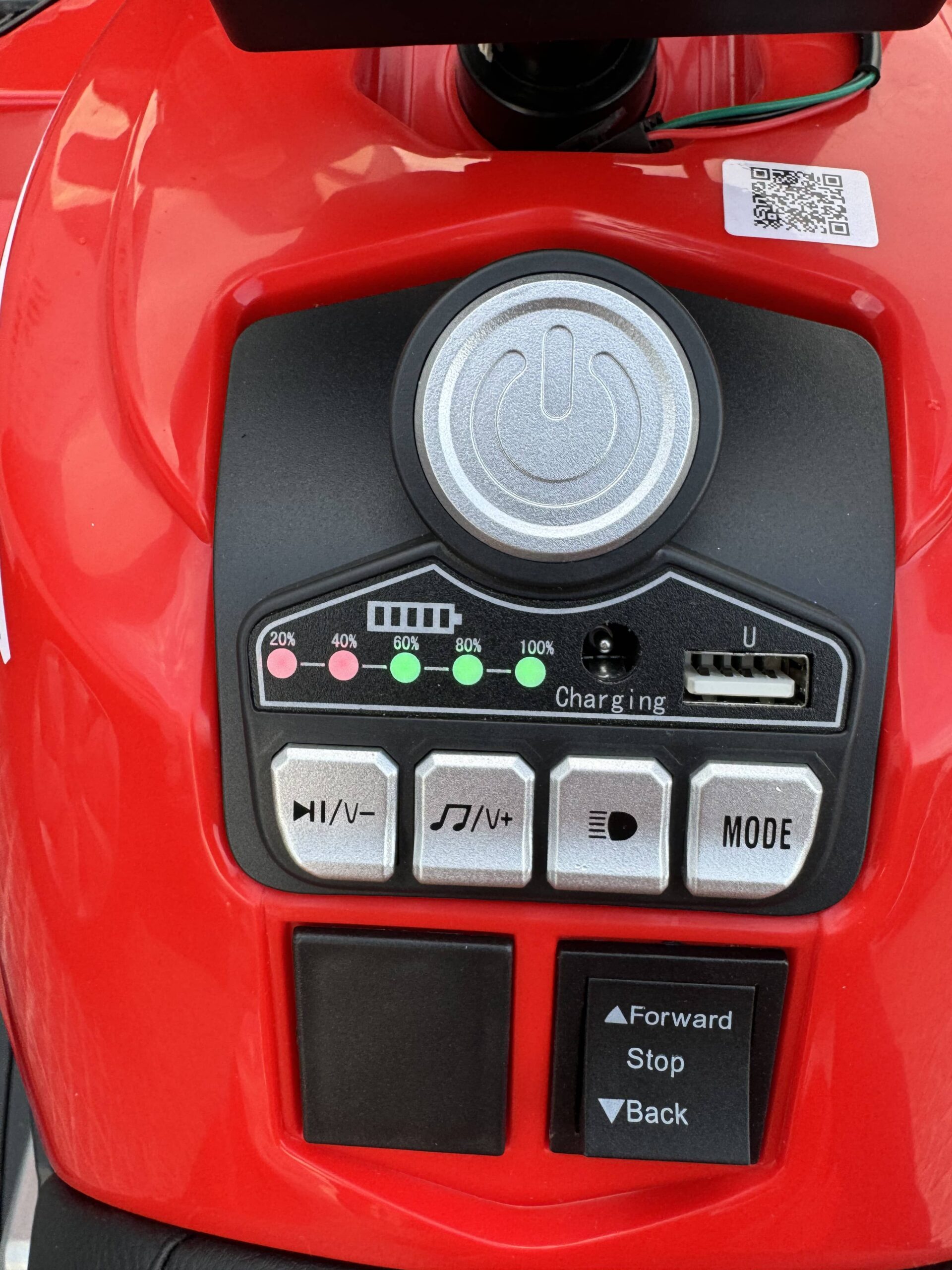 Дитячий повнопривідний електроквадроцикл Bambi ATV RAYS 4х4 Engineering (MP3) з пультом керування, червоний