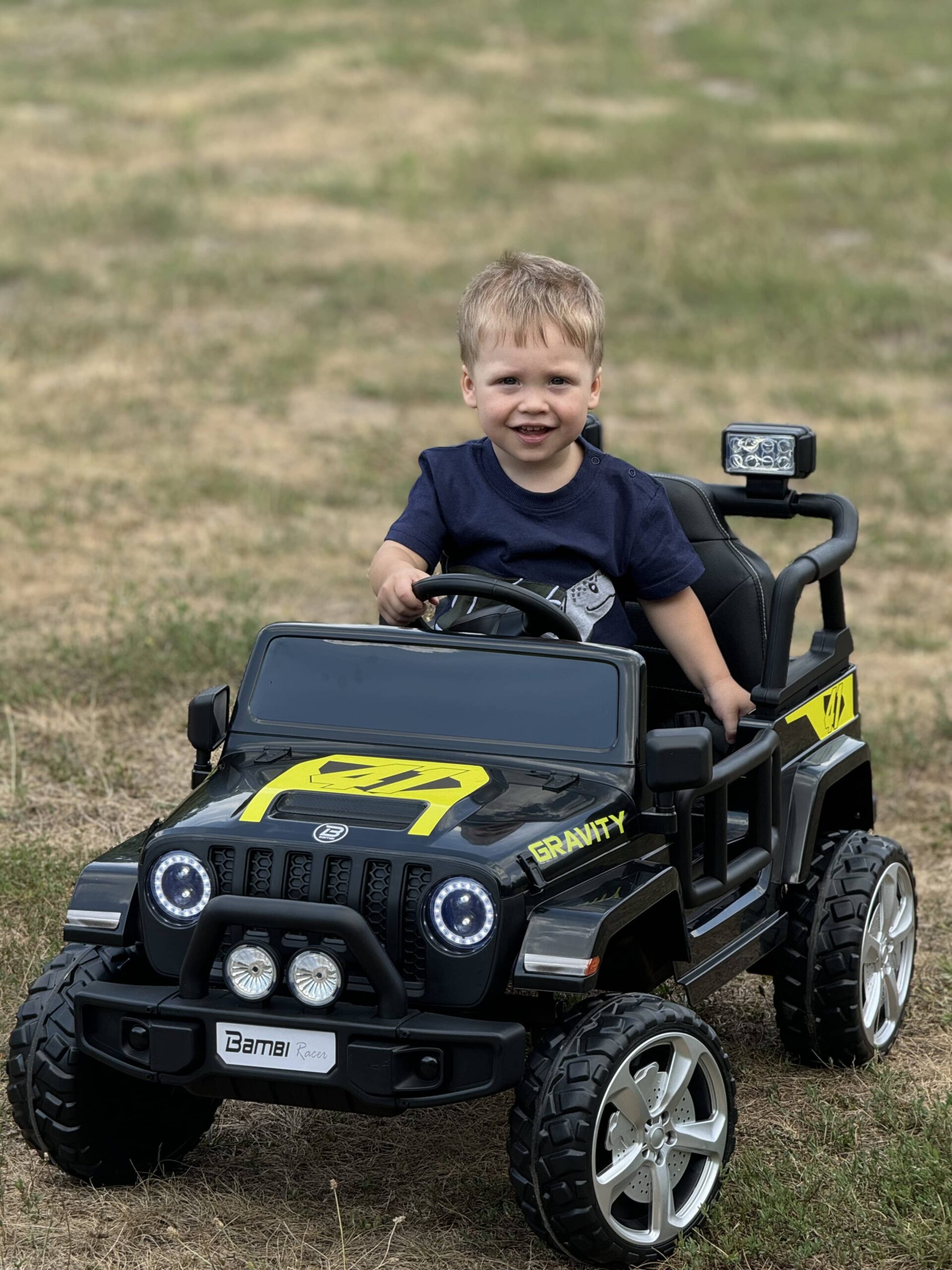 Детский электромобиль Bambi Jeep Gravity 41 (MP3) с прожекторами и лопатой, черный