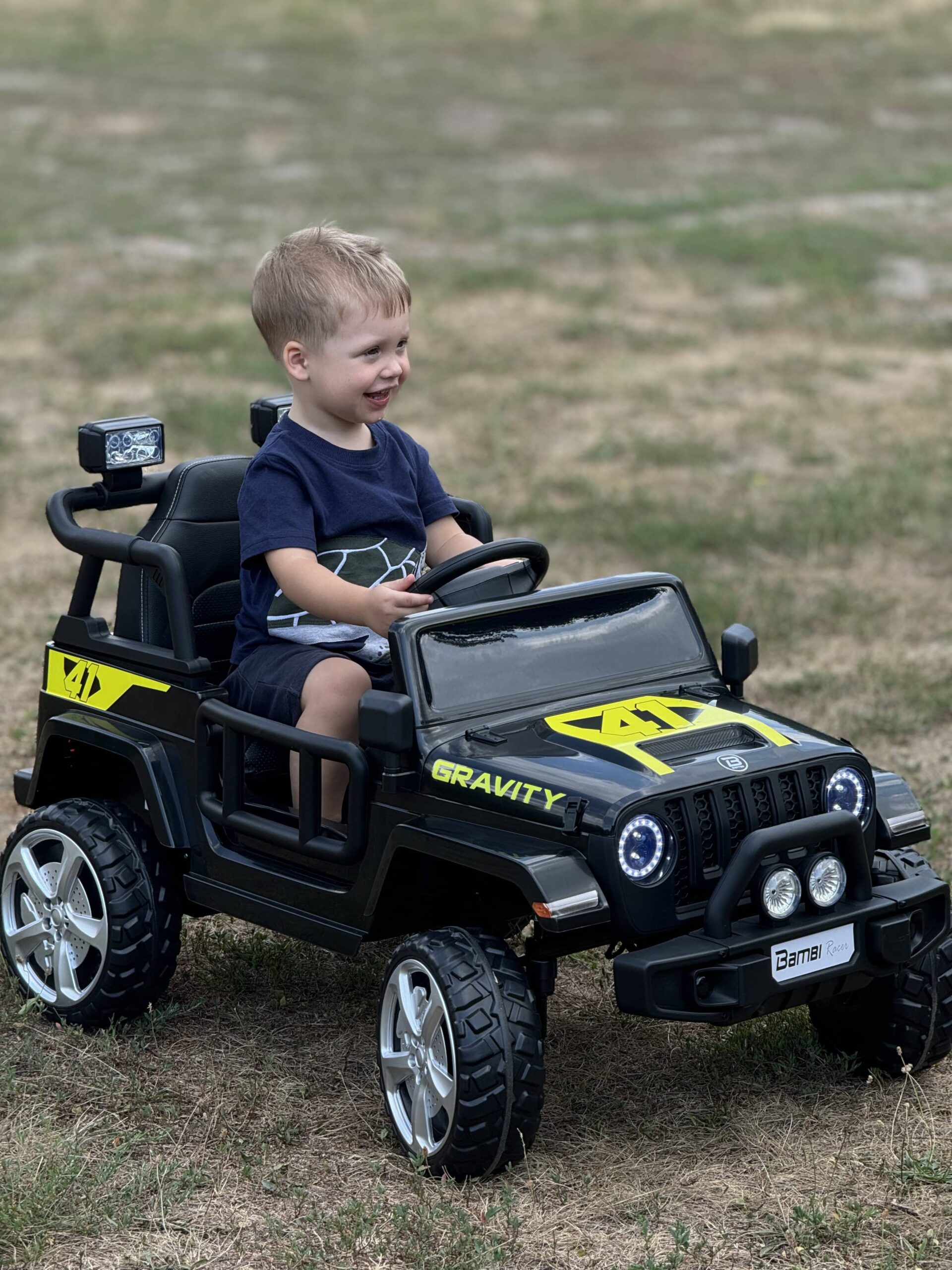 Детский электромобиль Bambi Jeep Gravity 41 (MP3) с прожекторами и лопатой, черный