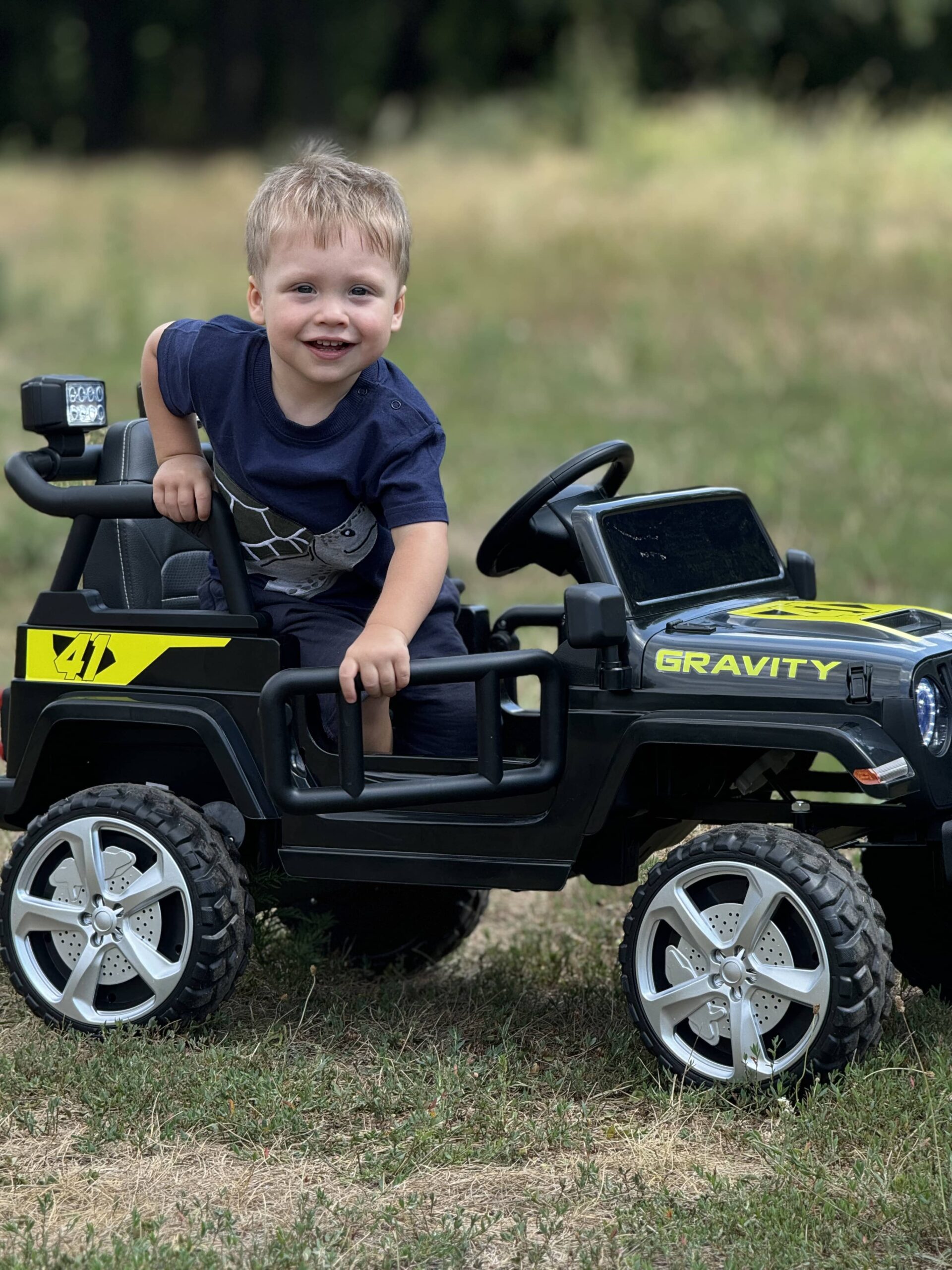 Детский электромобиль Bambi Jeep Gravity 41 (MP3) с прожекторами и лопатой, черный