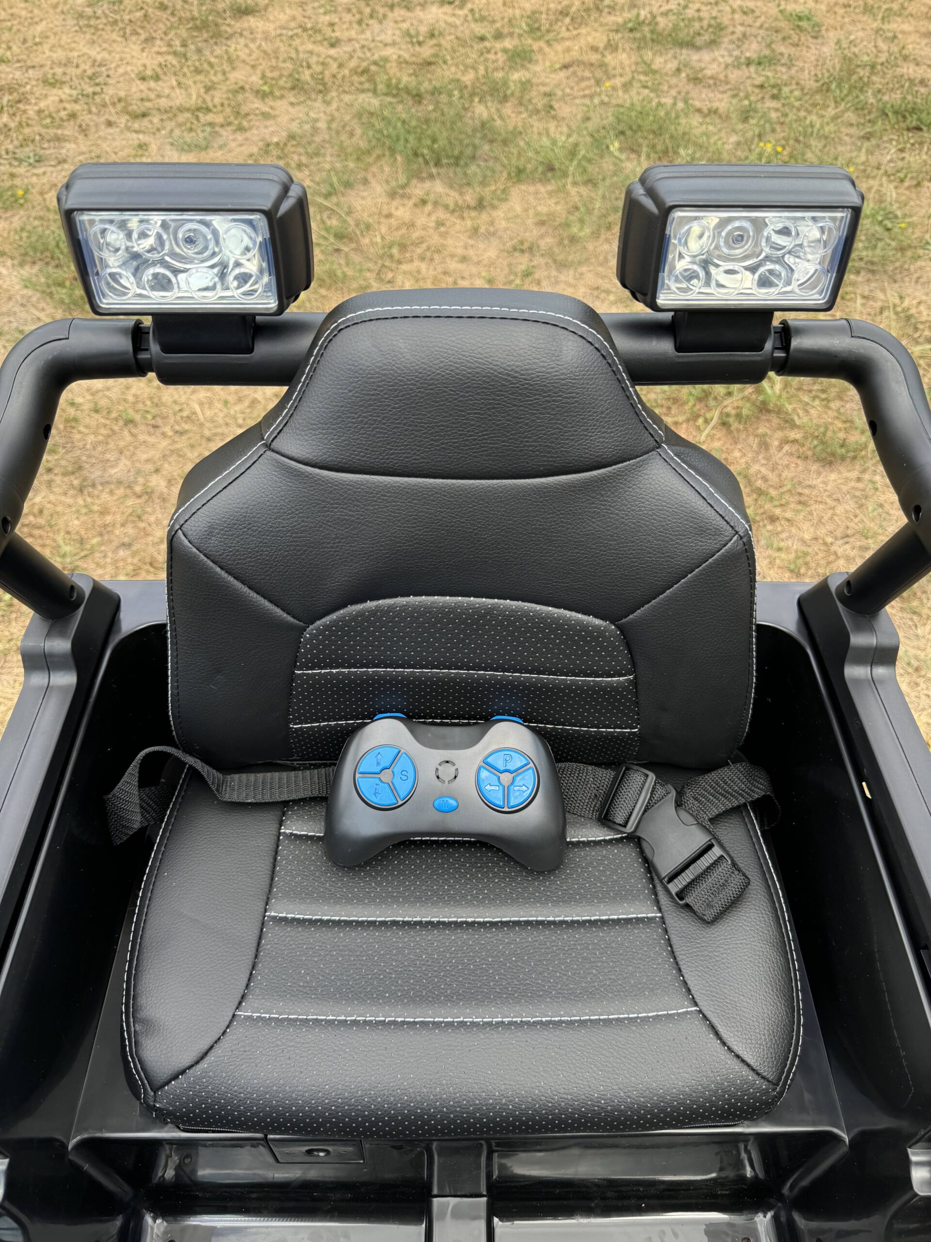 Детский электромобиль Bambi Jeep Gravity 41 (MP3) с прожекторами и лопатой, черный