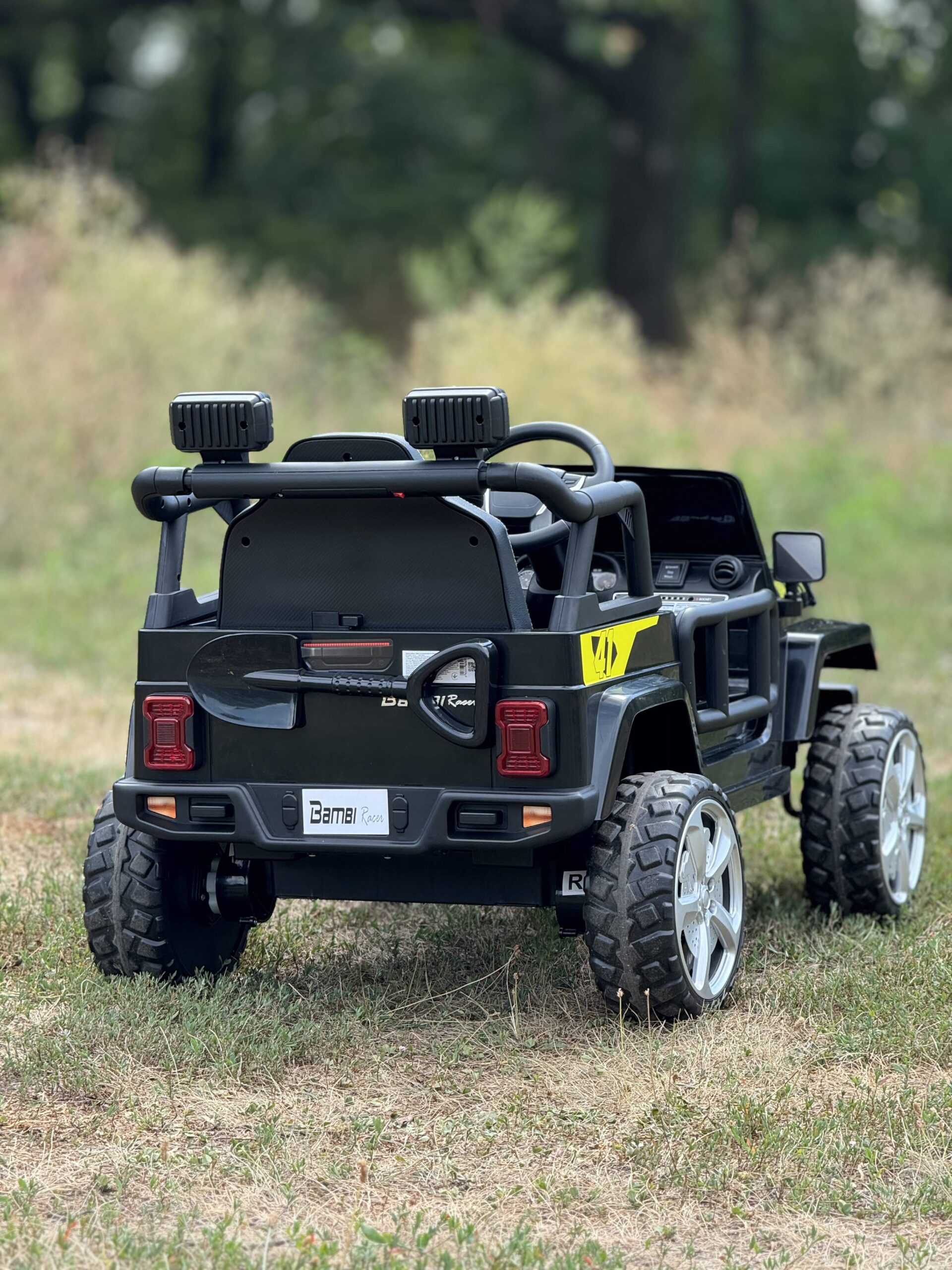 Детский электромобиль Bambi Jeep Gravity 41 (MP3) с прожекторами и лопатой, черный