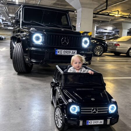 Дитячий повнопривідний електромобіль Bambi Mercedes-Benz AMG G500 (MP3) з додатковими коліщатками та автофарбуванням, чорний