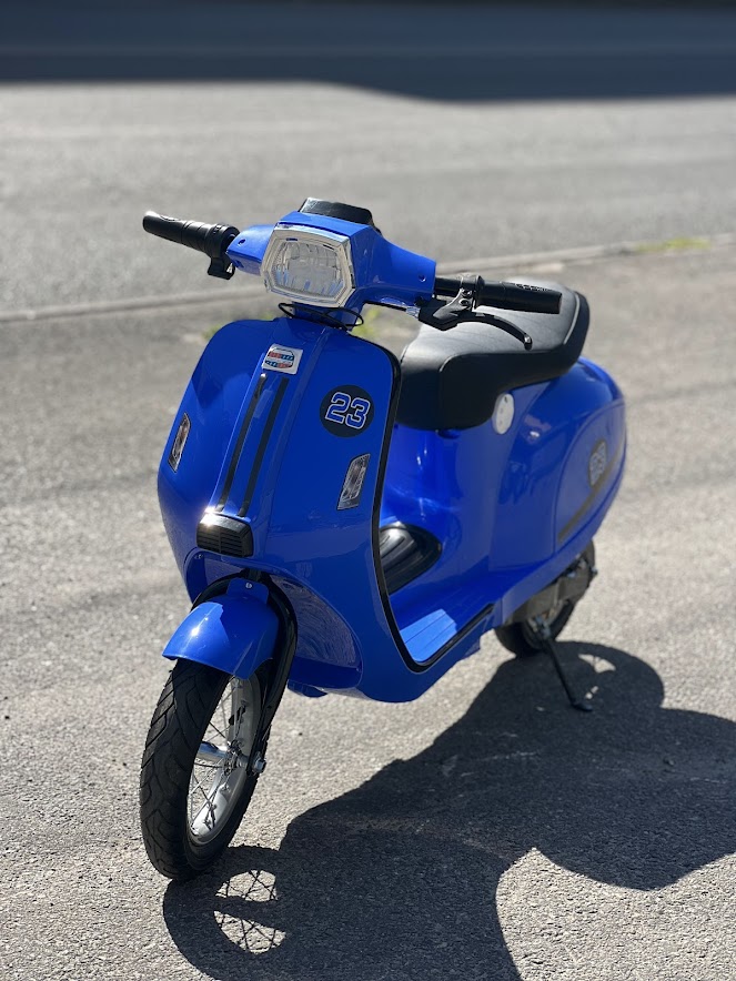 Дитячий швидкісний електромотоцикл Bambi Vespa SXL125 Sport (MP3), до 70 кг, до 20 км, блакитний