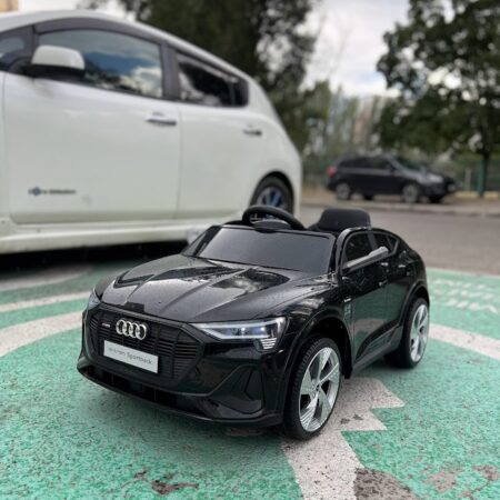 Дитячий електромобіль з пультом керування Bambi Audi E-tron Sportback, чорний