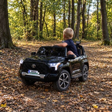 Дитячий електромобіль Bambi Toyota Tundra з додатковими фонарями 24V, чорний