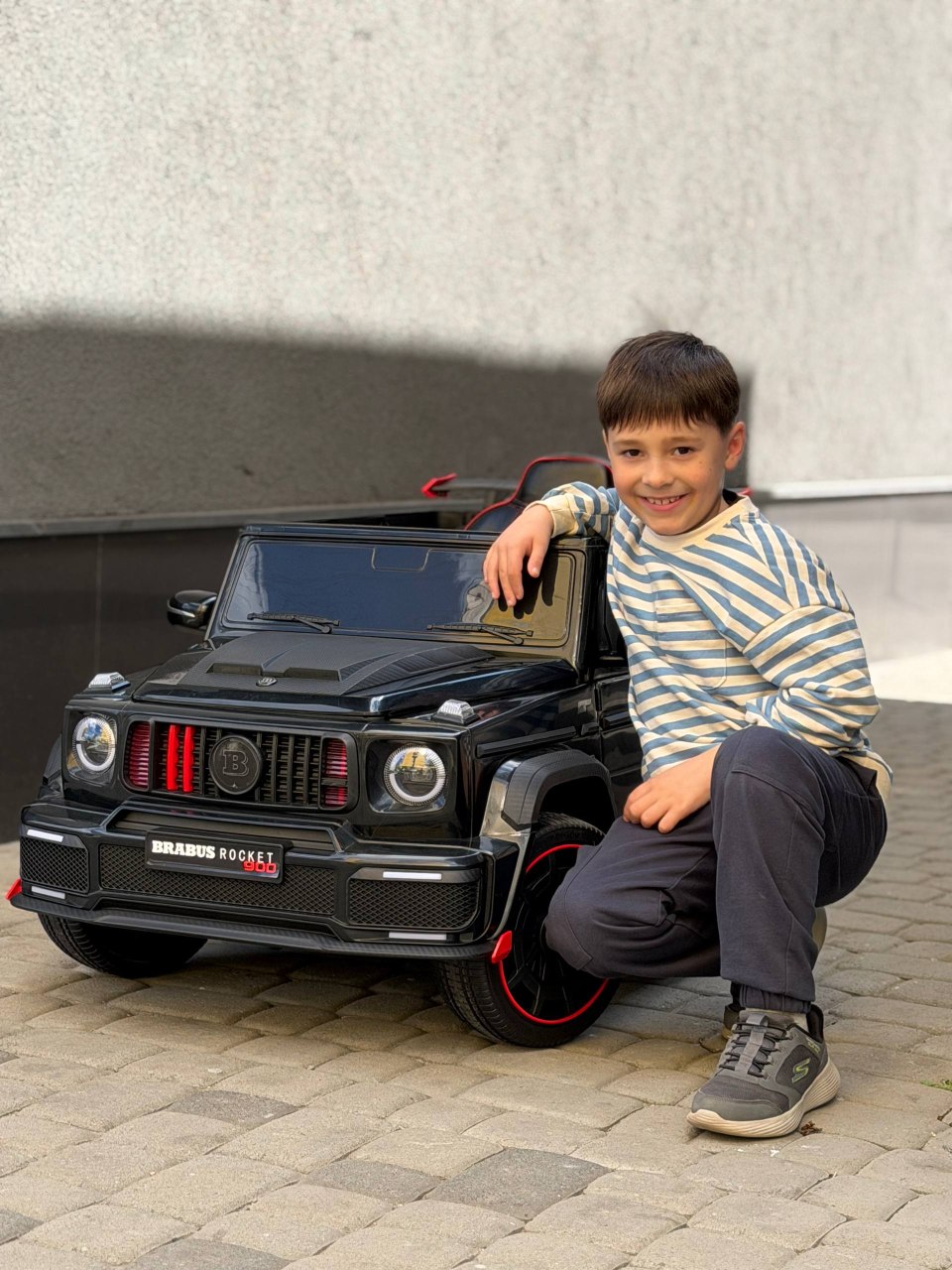 Дитячий електромобыль Bambi Mercedes G-Class зі спойлером та тюнінгом, чорний
