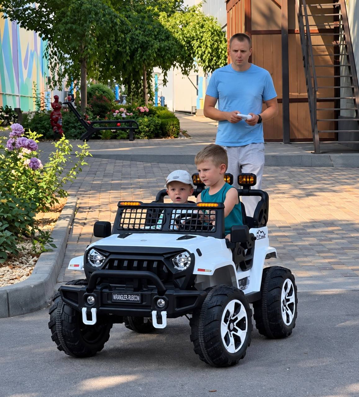 Дитячий електромобіль Bambi Jeep двомісний на пульті керування, білий