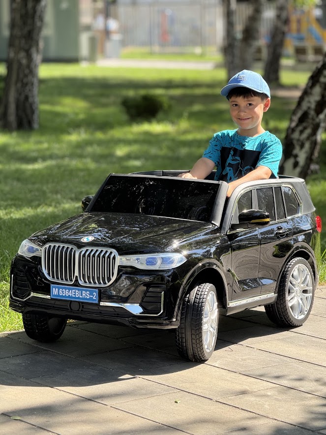 Дитячий електромобіль Bambi BMW Х7 двомісний з пультом керування, чорний