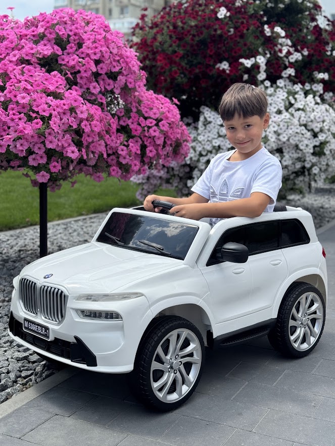 Дитячий електромобіль Bambi BMW X8 одномісна з пультом керування, білий