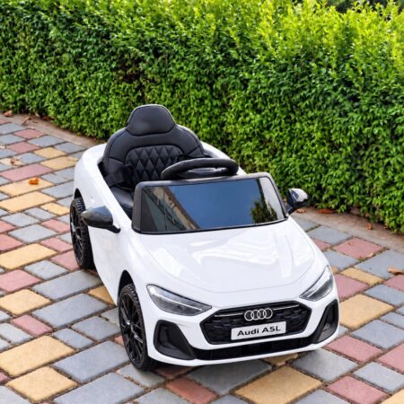 Детский электромобиль Bambi Audi Q3 одноместный с кожаным сиденьем, белый.